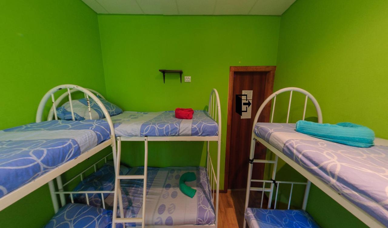 Yourhostel Svyatoshino Киев Экстерьер фото